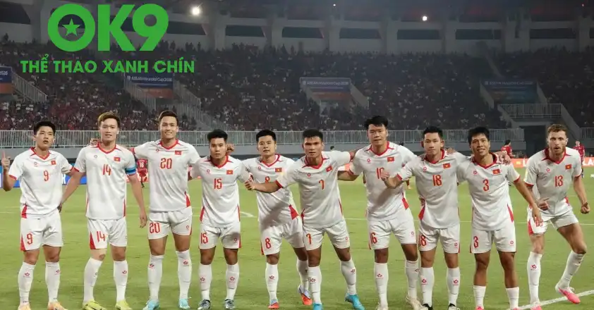 Ba điểm tại Pakansari giúp thầy trò Kim Sang-sik dẫn đầu bảng A và gần như chắc chắn giành vé vào bán kết Ba điểm tại Pakansari giúp thầy trò Kim Sang-sik dẫn đầu bảng A và gần như chắc chắn giành vé vào bán kết